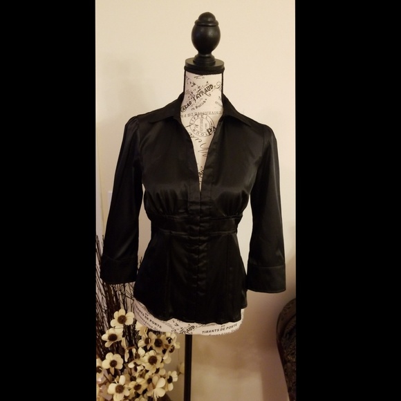 Tops - Black v-neck blouse
